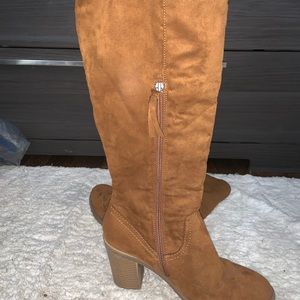 Women’s brown heeled boots